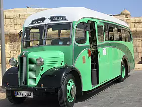 img_2401_vecchio_autobus_ancora_in_servizio_