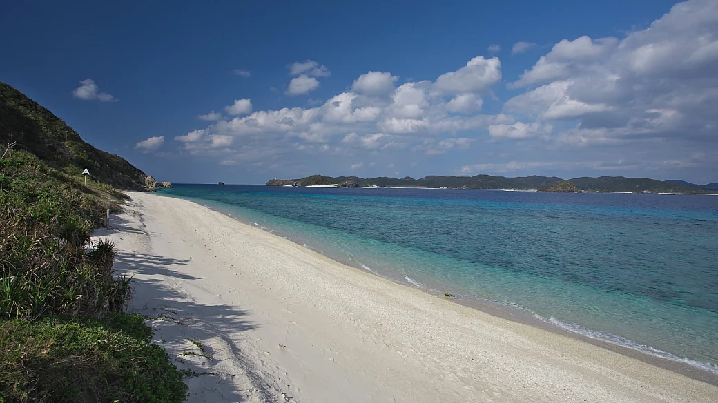 giappone, dall’intenso turchese del mare al candido bianco delle spiagge coralline: ecco l’inaspettato paese del sol levante
