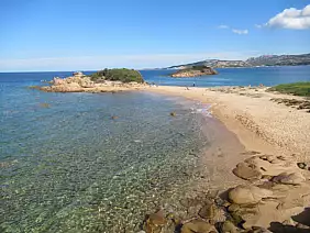 spiaggia_barca_bruciata
