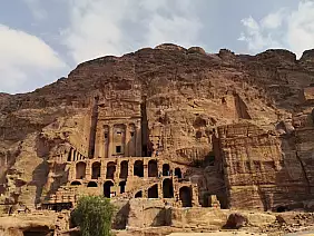 alcune_delle_tombe_reali_di_petra