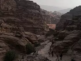 salendo_verso_il_monastero_di_petra