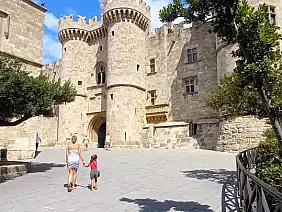 castello_di_rodi