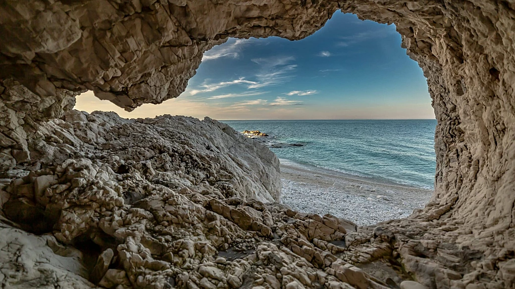i sapori tipici delle marche si incontrano in un territorio a strapiombo sul mare: le migliori ricette vengono proprio da qui