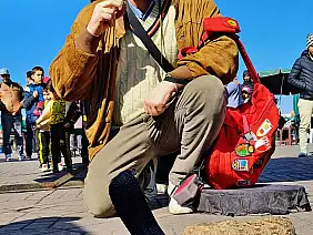 003_piazza_jamaa_el_fna_di_giorno_4_