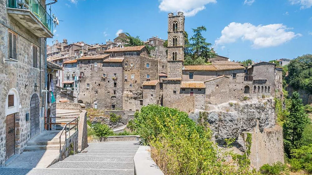 il borgo dei borghi 2023 è la città natale del cantante di “due vite