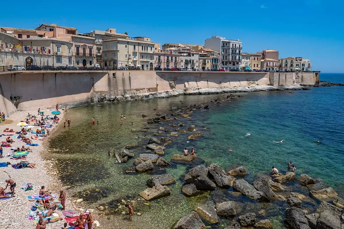 cala rossa, ortigia una delle spiagge più intime d'Italia