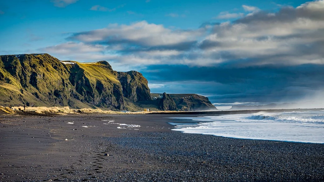 l'incredibile eleganza del nero: queste 5 spiagge sono così diverse dal solito che ti lasceranno senza parole