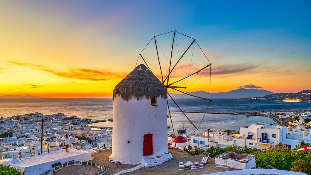 un mare di divertimento: ecco le 5 isole del mediterraneo dove si fa festa tutti i giorni