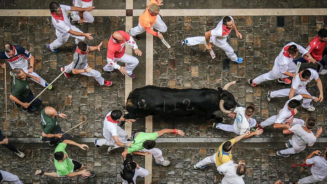 come tori a pamplona: ecco come vivere la festa più assurda dell'estate in spagna