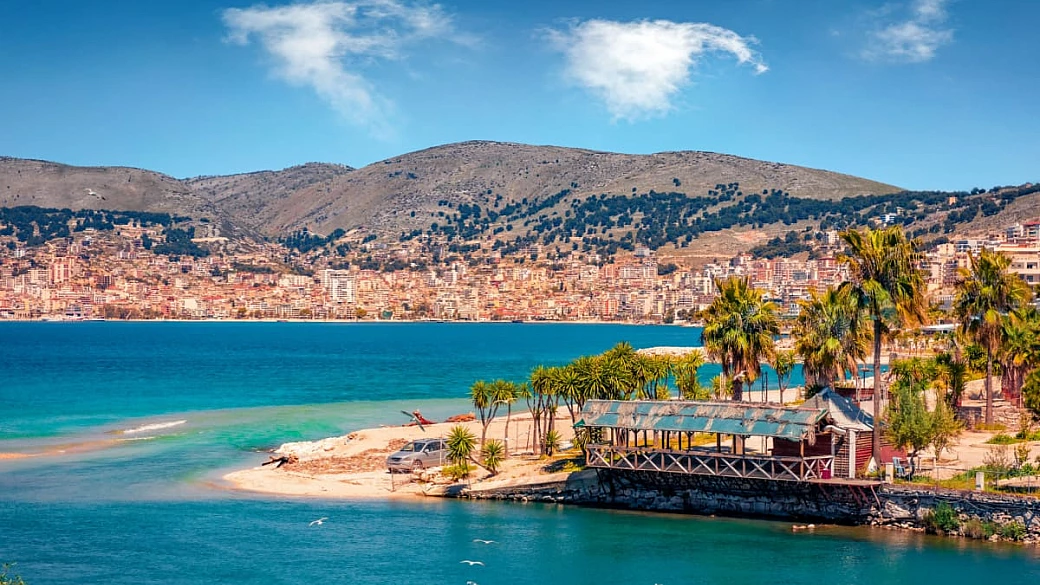 a un'ora dall'italia c'è una meta di mare tanto economica quanto straordinaria