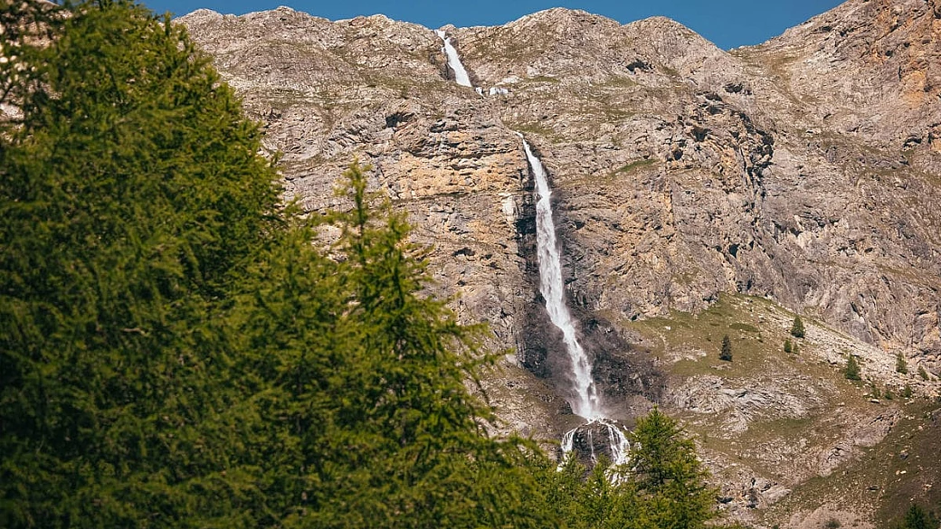 le cascate più alte d'italia, l'incredibile meraviglia del piemonte: sono alte più di 500 metri