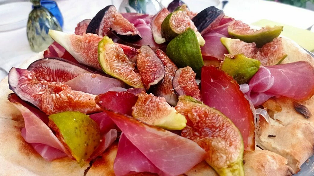 tra antiche cultivar ed eccellenze dop: in italia l'estate ha il sapore dei fichi