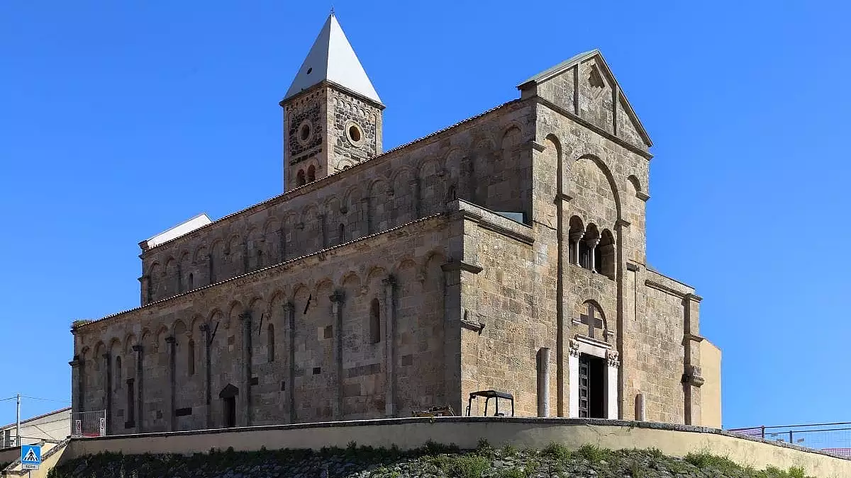 santa giusta e la leggenda di eaden: ecco a voi la madre del romanico (pisano) in sardegna