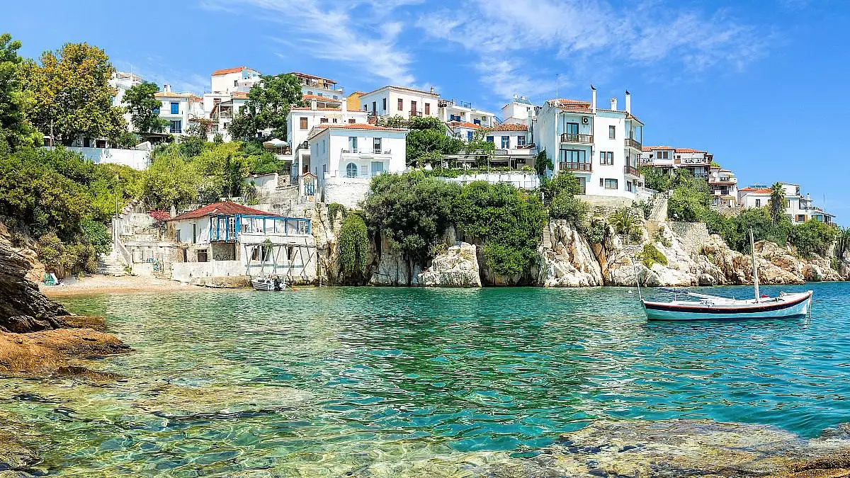 la capri dell'egeo è la più colorata e divertente delle isole greche