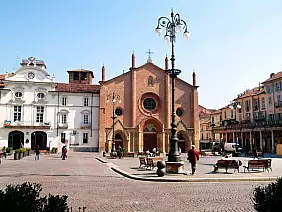 asti,,piedmont,,italy,saint,secondo,square,with,the,city,hall