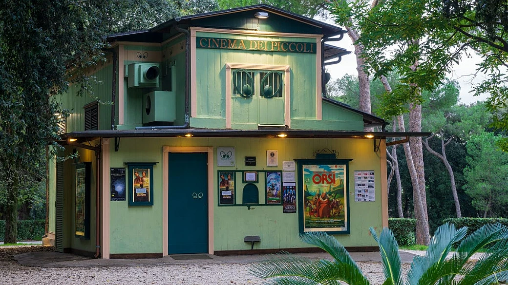 in questo parco di roma c'è il cinema più piccolo al mondo: 63 posti a sedere e 71 metri quadrati di superficie