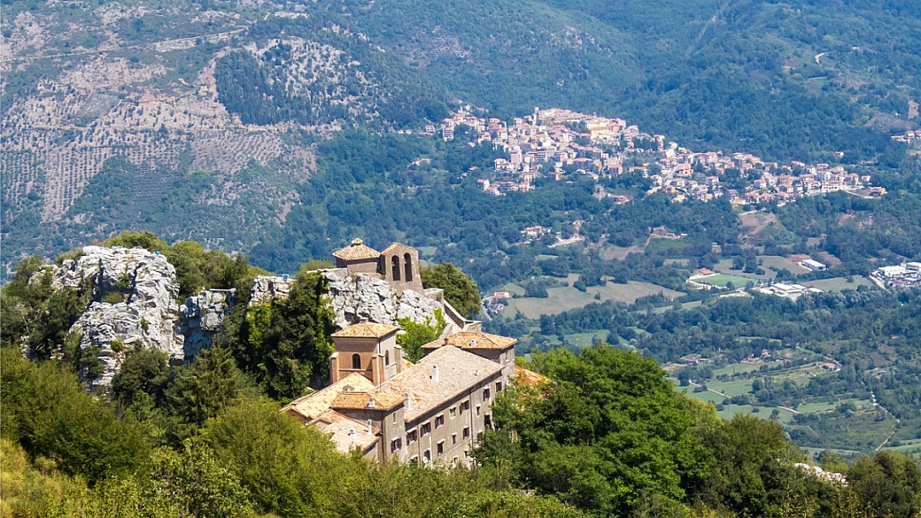 a più di 1000 metri c'è il santuario che giovanni paolo ii ha visitato decine di volte