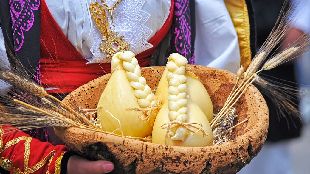 ecco le 5 specialità tipiche della sardegna che ti faranno scoprire il lato più autentico dell'isola