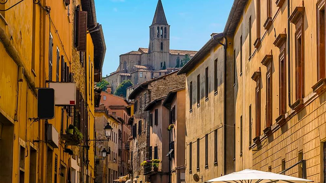 la perla dell'umbria è uno splendido borgo dove storia, paesaggi e sapori si fondono in un solo abbraccio