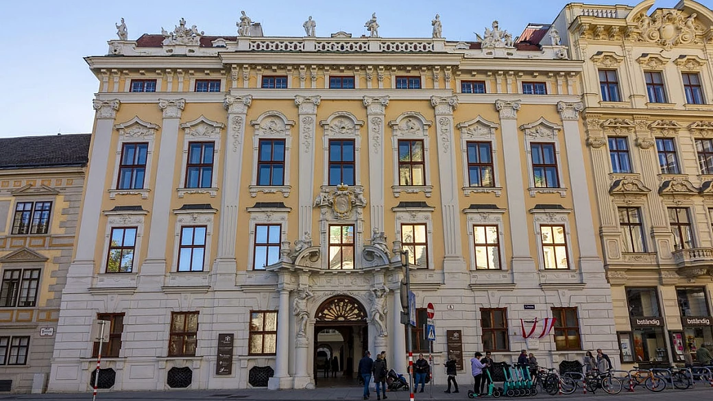 l'incredibile gioiello barocco del '700 è il palazzo al centro di vienna che in pochi visitano