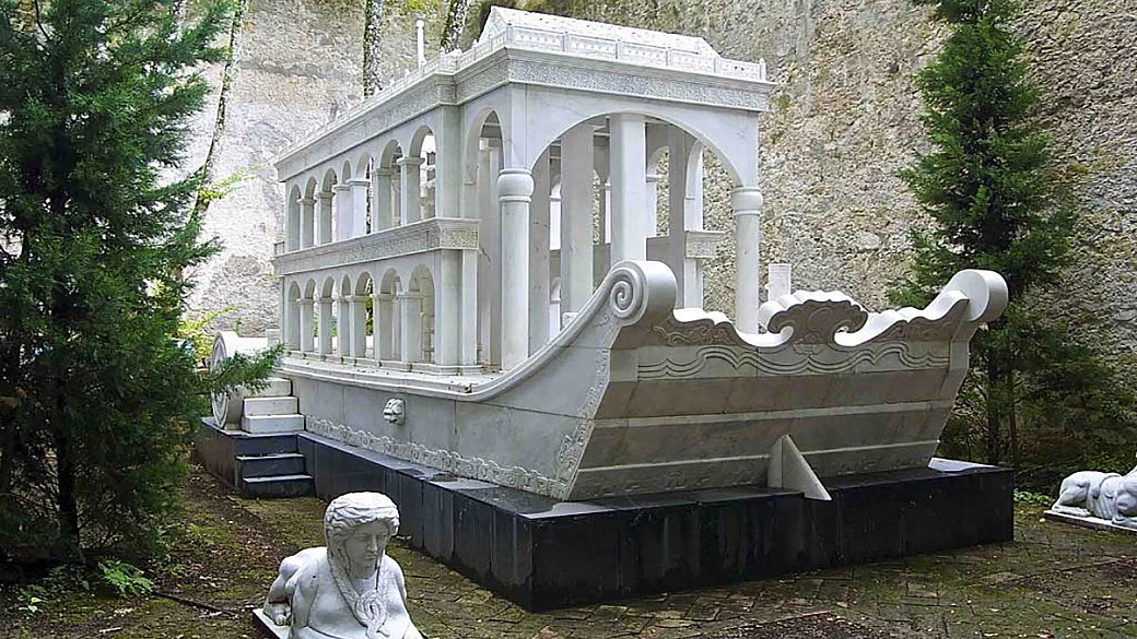 lo sapevi che vicino viterbo c'è una nave in mezzo al bosco? il suo è un vero mistero d'artista