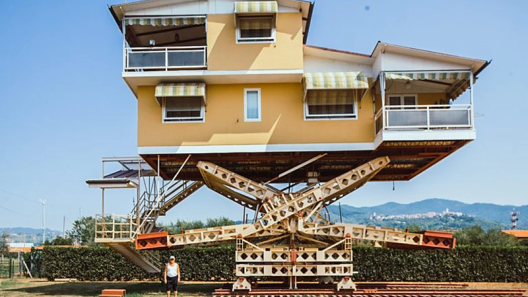 in liguria c'è una casa che ruota a 360 gradi per inseguire il sole, ed è un capolavoro di ingegneria tutto italiano