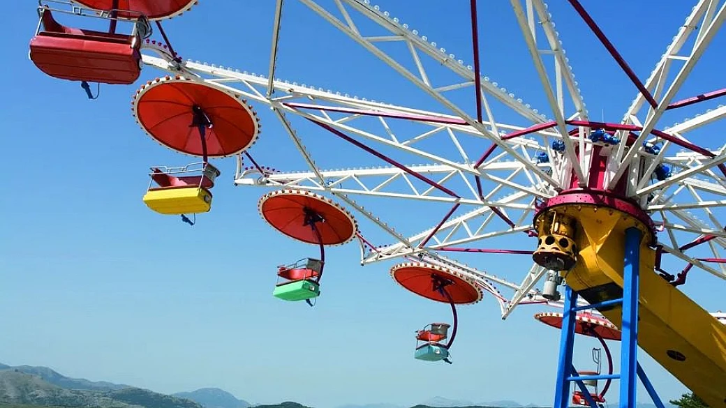 in basilicata c'è la giostra più lenta al mondo: ogni suo giro dura 15 minuti