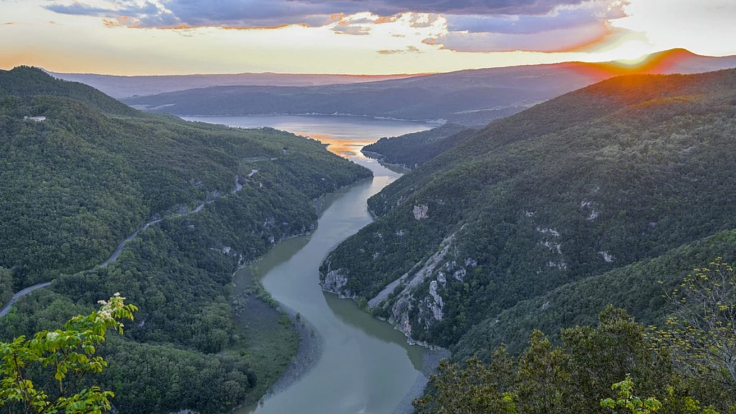 quando il grand canyon incontra l'umbria: nel cuore verde d'italia c'è una delle gole più straordinarie del bel paese