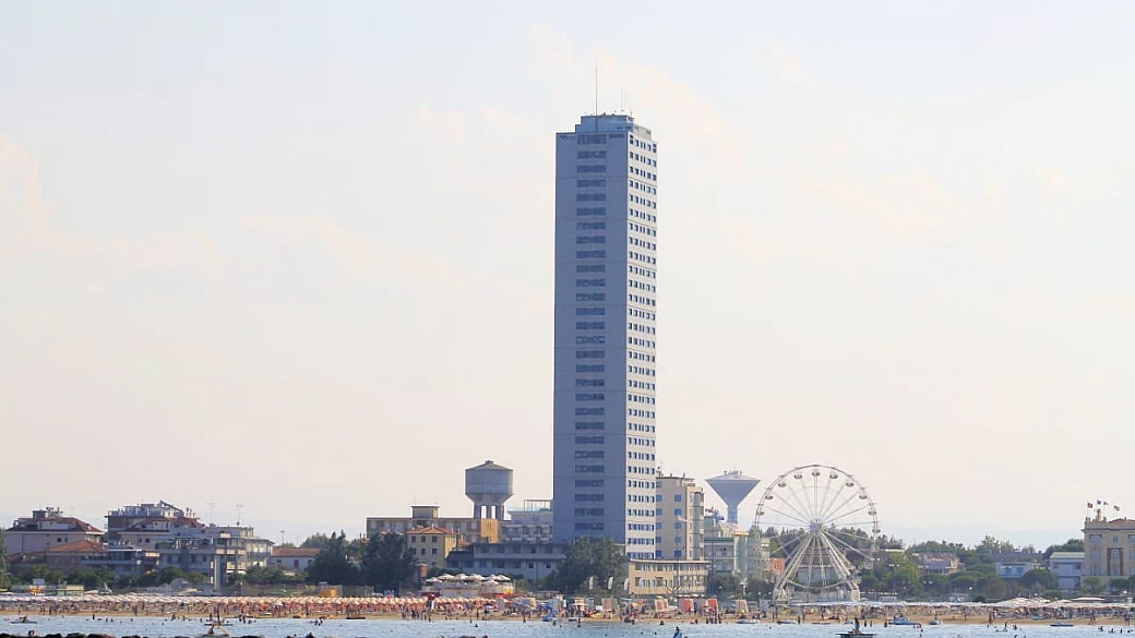 non ti immagineresti mai di trovarlo qui: ecco dove è stato costruito il primo grattacielo in italia