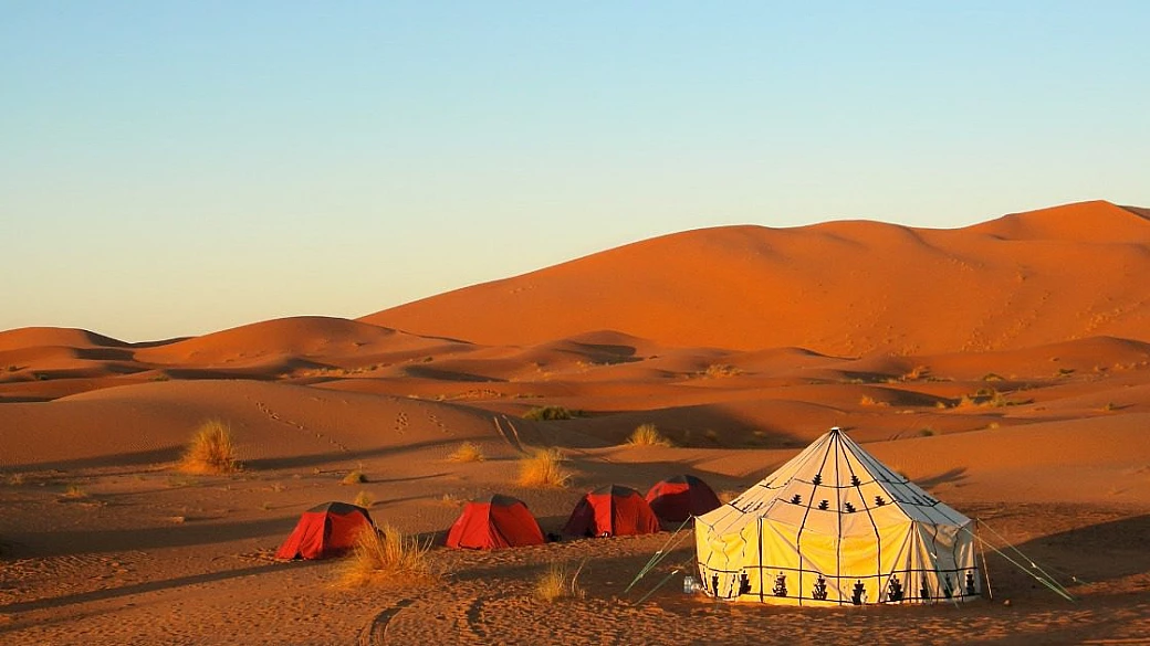 il paese da visitare assolutamente nel 2024 è una delle terre più desertiche del mondo