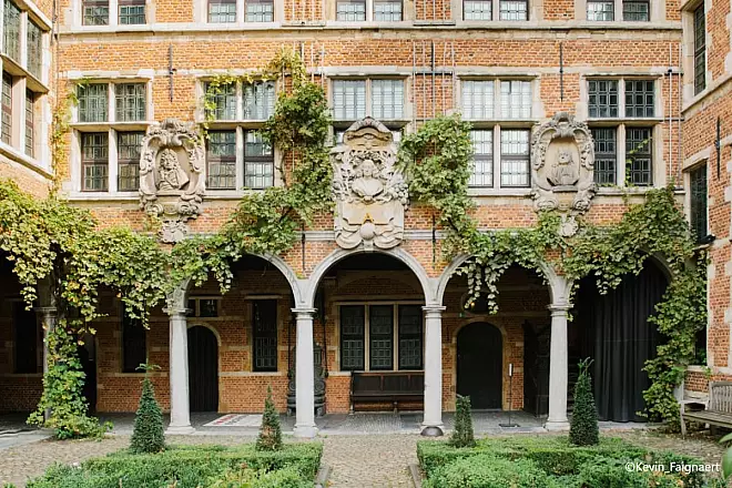 Cinque città per diecimila passi le mete dell’arte delle Fiandre, per