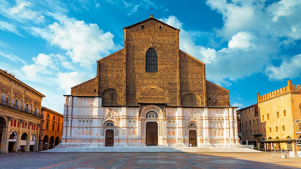 lunga 132 metri e alta 51: la più grande chiesa gotica al mondo si trova nel cuore della città rossa