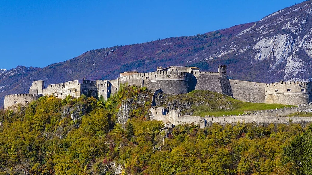 È uno dei più grandi castelli d'italia: ogni anno più di 40mila persone arrivano fin qui per visitarlo