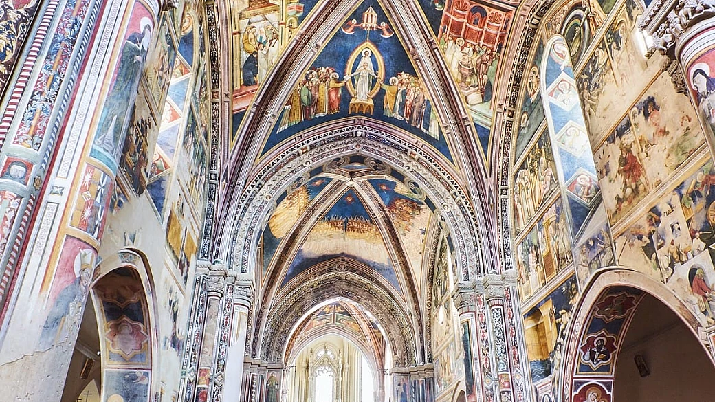 nella città del pasticciotto c'è una straordinaria chiesa ricoperta di affreschi, ma in pochissimi conoscono questo capolavoro del salento
