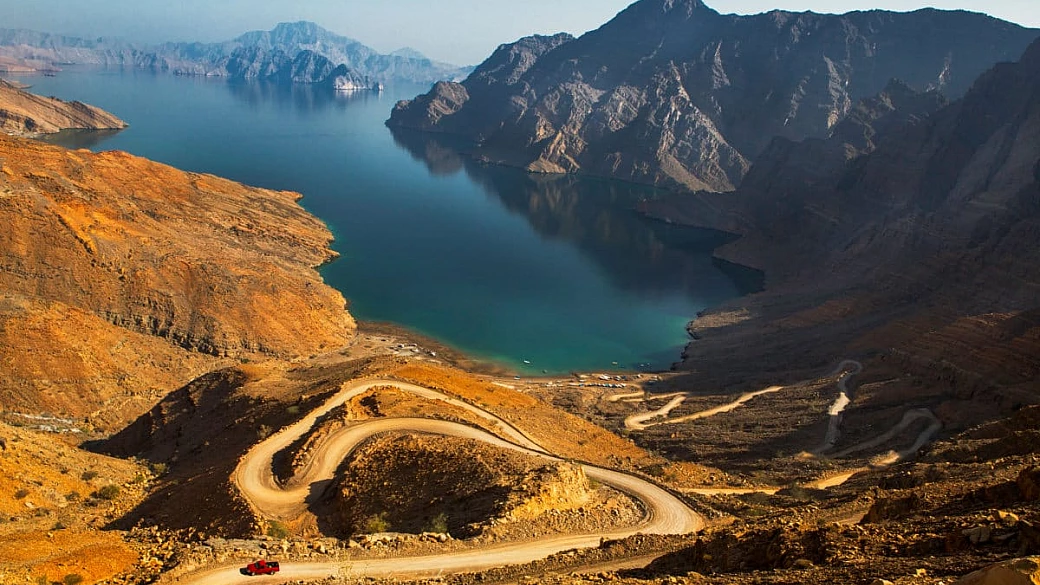 anche il deserto ha i suoi fiordi, e sono uno degli spettacoli più incredibili di questa penisola d'autore