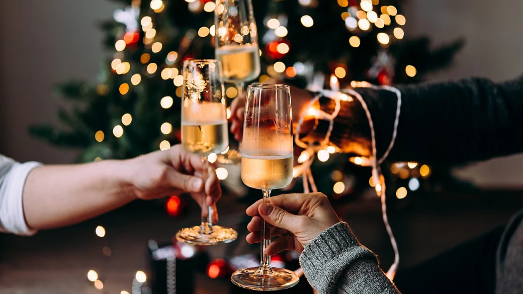 le bollicine più buone? sono quelle italiane, e queste 5 regioni ti offrono le bottiglie giuste per brindare a natale e capodanno