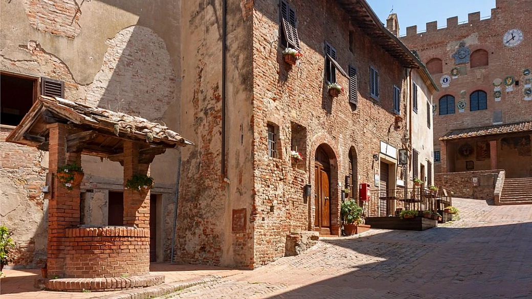 il borgo del decamerone ha una bellezza... poetica: ecco lo scrigno di storia della toscana dove è nato boccaccio