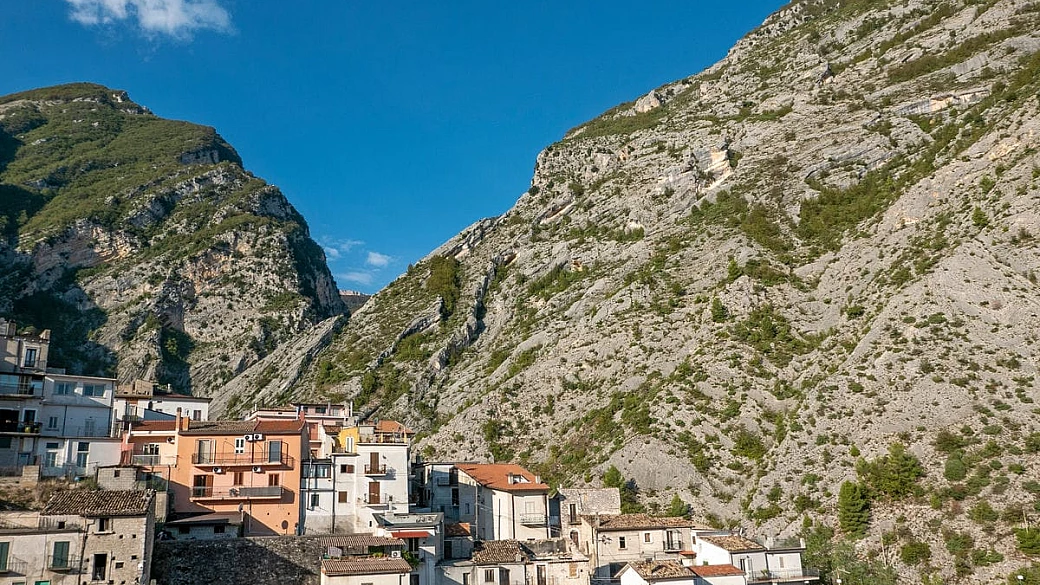 si trova ai piedi della maiella ed è la capitale italiana della pasta: questa città è un luogo incredibile dove sapori e natura si incontrano