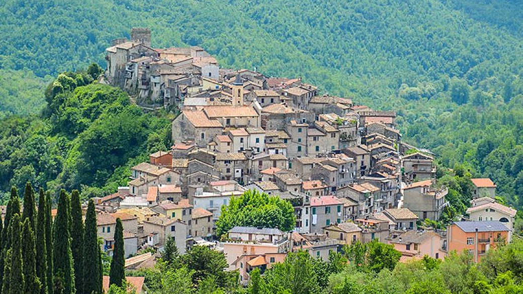 licenza di meraviglia: questo piccolo borgo del lazio nasconde una storia antichissima e panorami da sogno