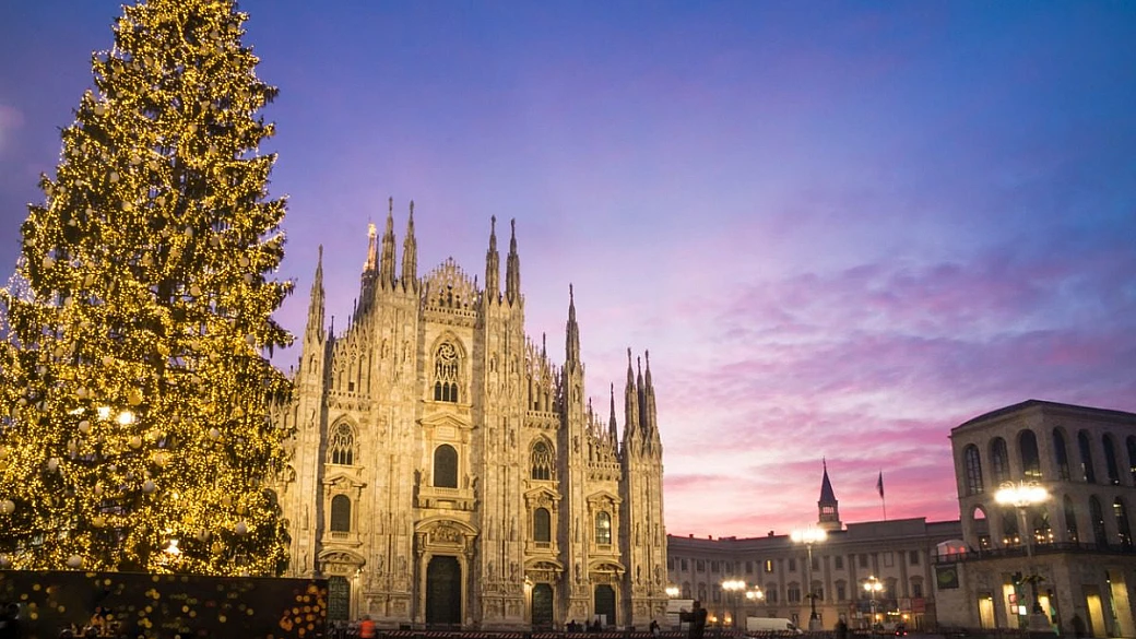ponte dell’immacolata: tra mercatini e l'immancabile prima della scala, ecco come si prepara milano al natale