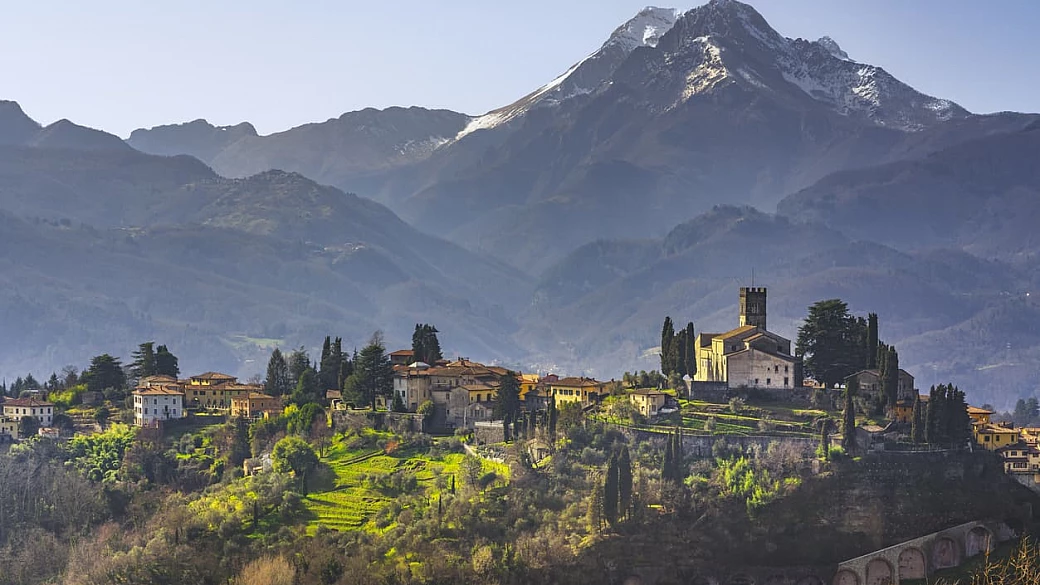 una volta qui abitava pascoli: è il borgo del poeta immerso tra le colline della toscana