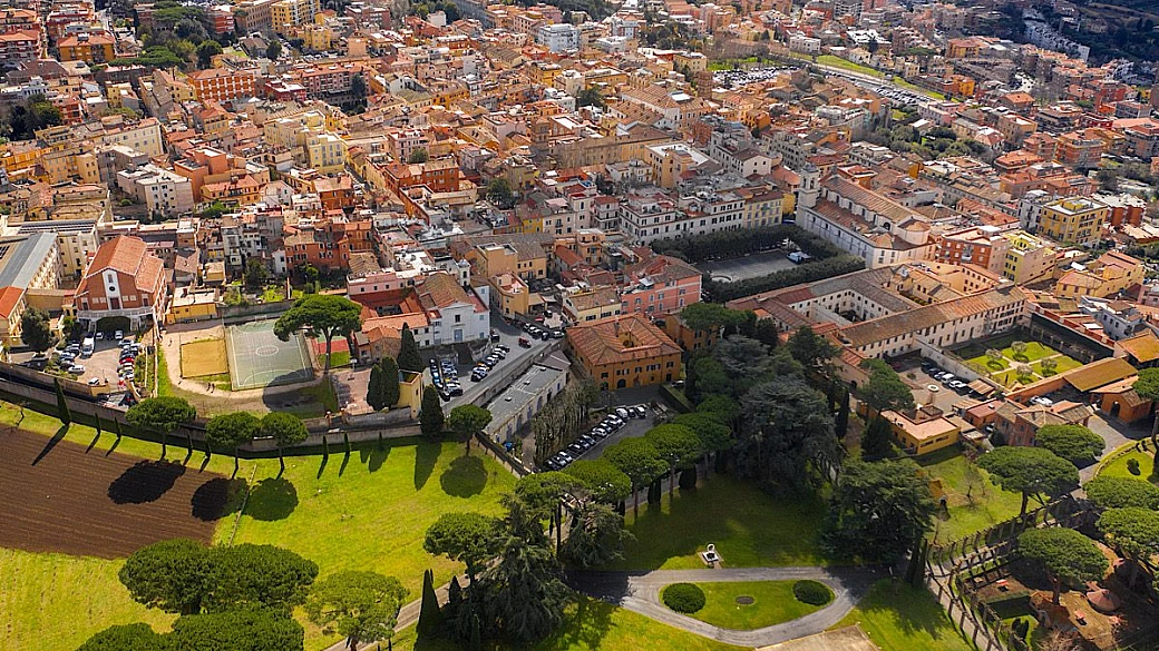 È una finestra su roma e la sua storia: da oltre 2000 anni questa città “di periferia” è una vera e propria meta per i topi di biblioteca!