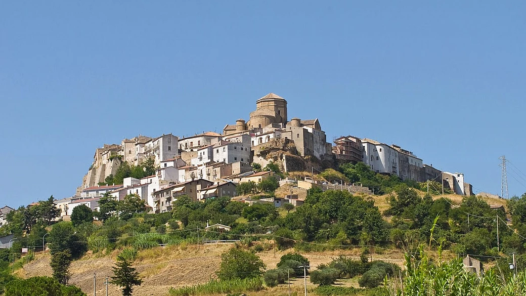 a 800 metri d'altezza in basilicata c'è una vera e propria città cattedrale, ed è unica nel suo genere per un motivo speciale