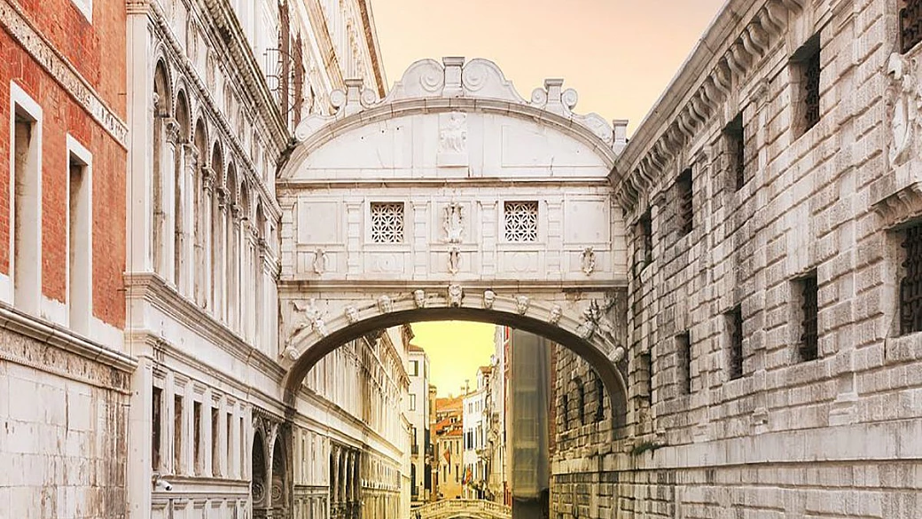 il sospiro dei prigionieri e la bellezza della pietra: questo ponte è la vera attrazione 'nascosta' della città