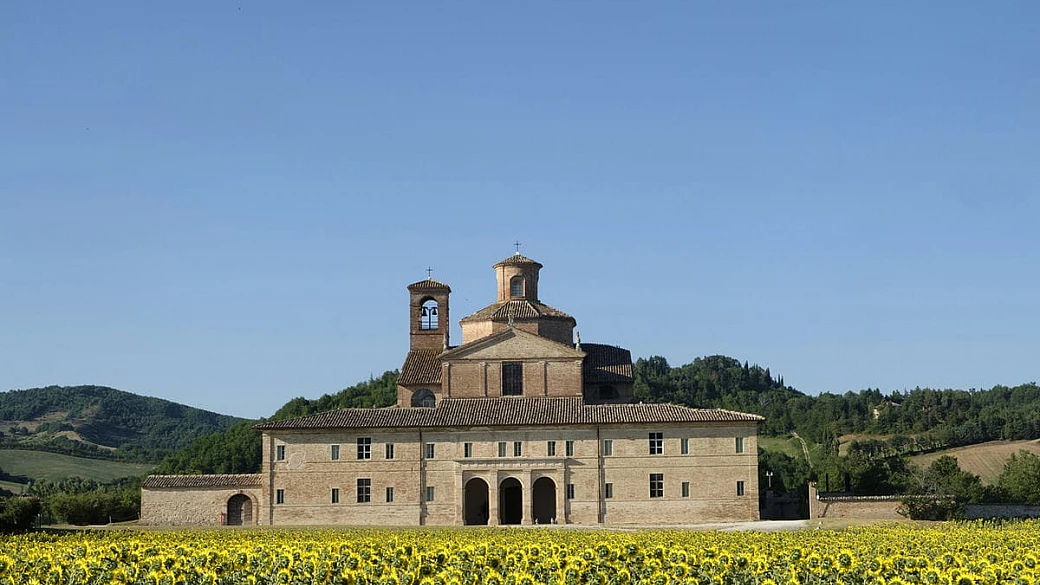 colline di meraviglia: un giorno alla scoperta del montefeltro, meta sorprendente delle marche