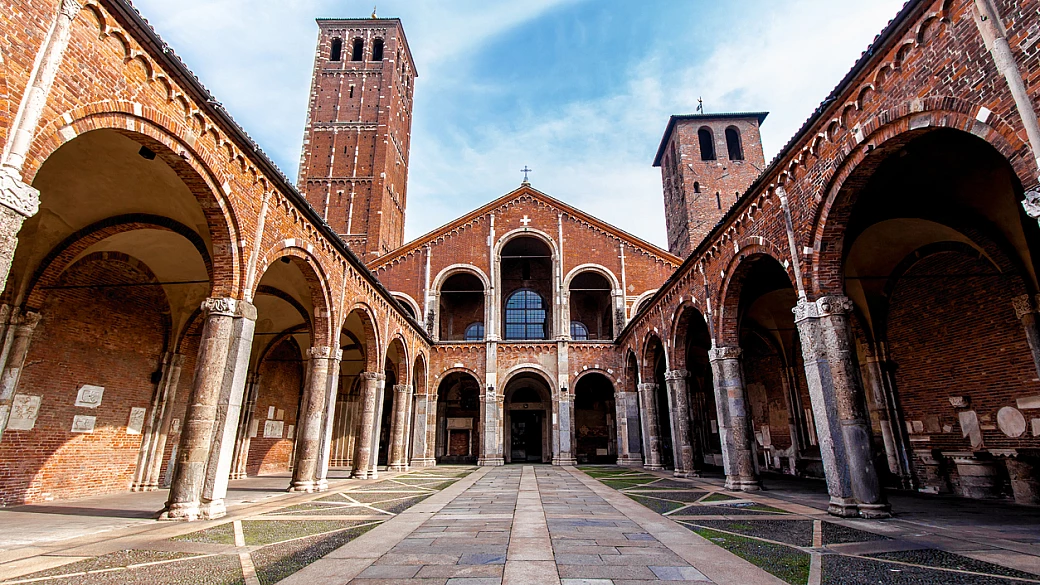 dimenticatevi del duomo: la chiesa più incredibile di milano è un gioiello che ha quasi duemila anni di storia