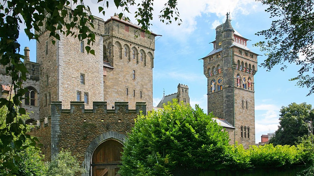 da quasi 1000 anni domina dall'alto questa città inglese, ed è uno dei castelli più belli d'europa