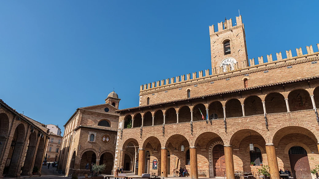 non è il più famoso, ma quello che ti conquisterà: da oltre 500 anni questo carnevale nelle marche è davvero speciale
