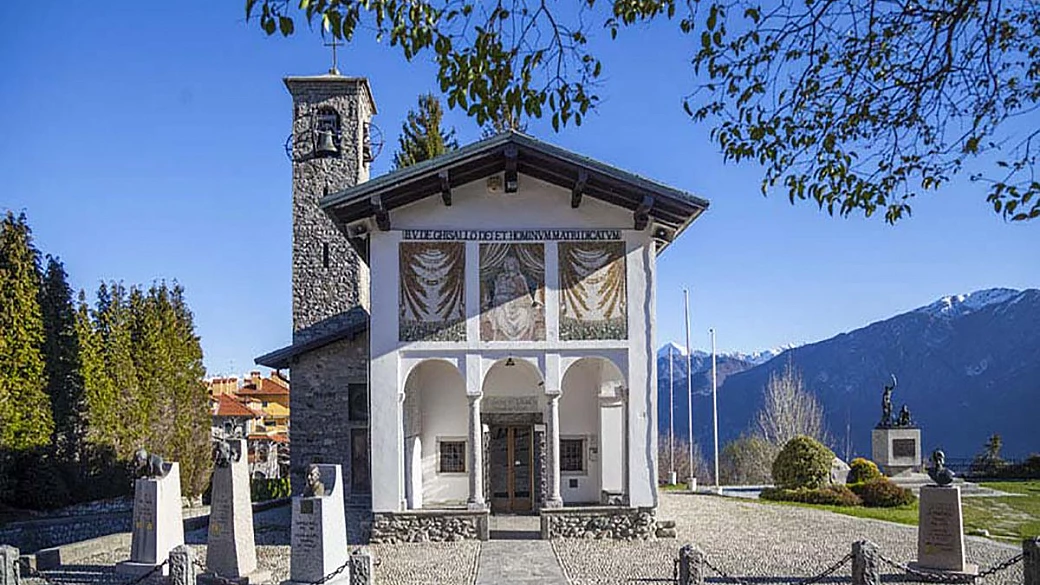 il santuario che guarda il lago dall'alto: la meta prediletta dai ciclisti è lo scorcio d'autore tra i panorami lombardi