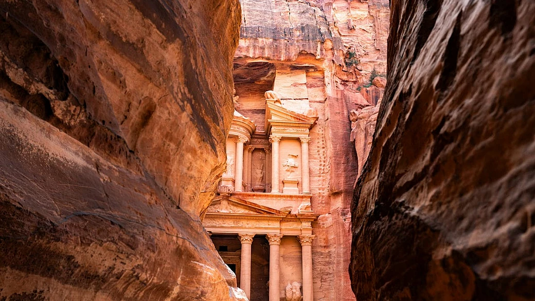 7 giorni in giordania, tra meraviglie antiche e il lago salato più incredibile al mondo